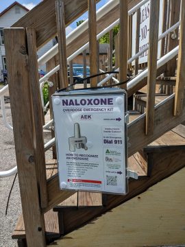 Naloxbox 270x360